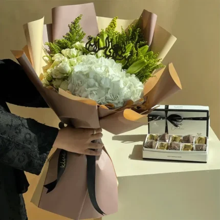 Classic hand bouquet with chocolate box