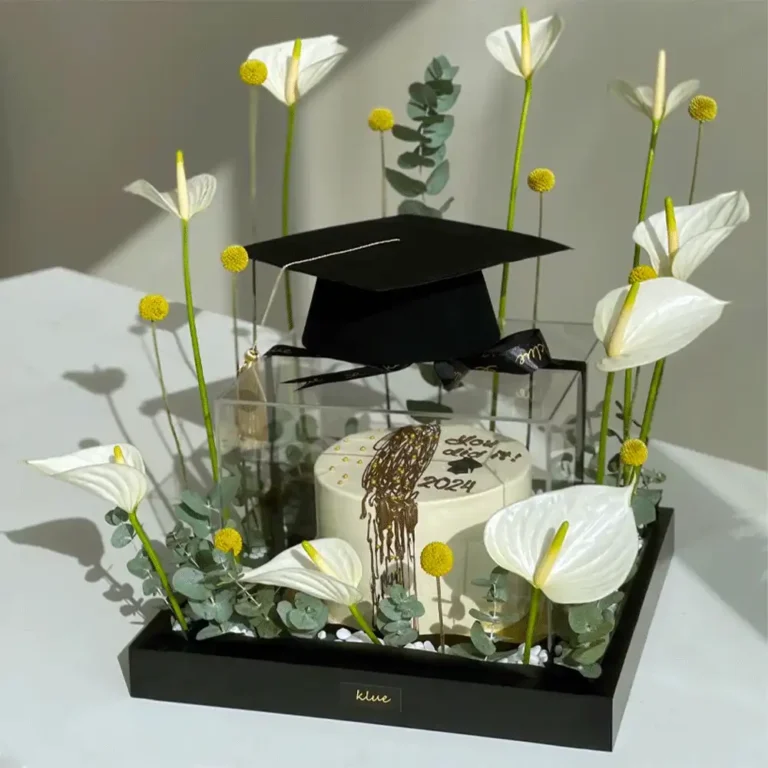 GradFloral Cake