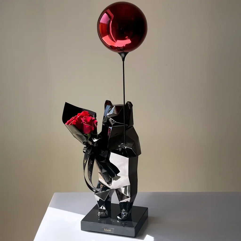 تمثال دبدوب مع بالون