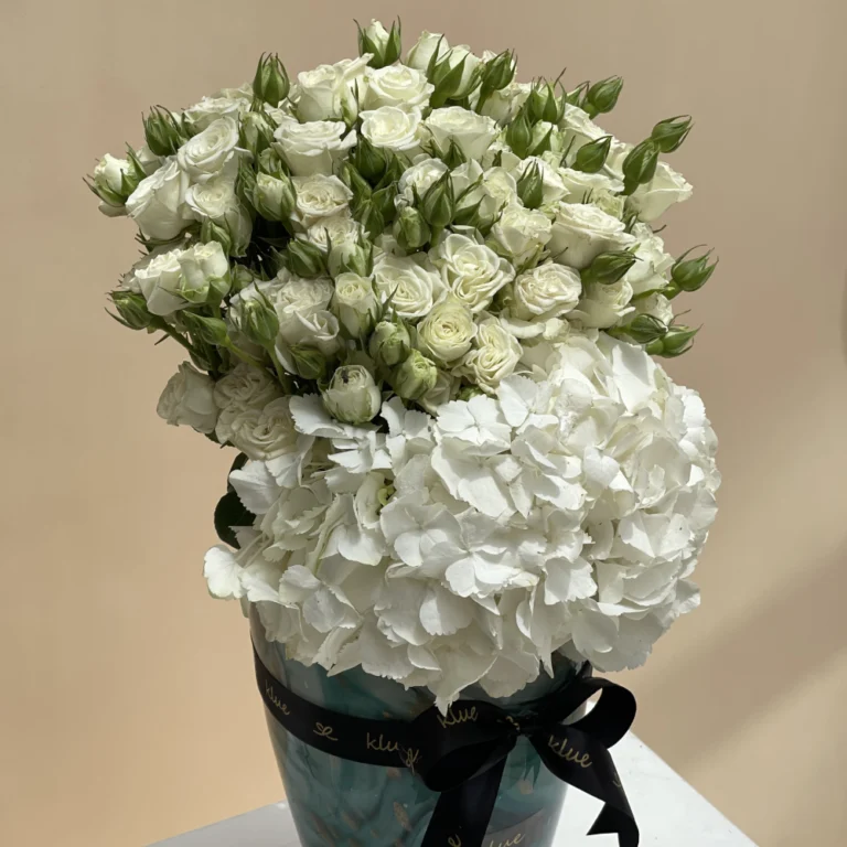 Elegant Vase - White